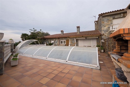 Nice villa with separate studio, garage and pool