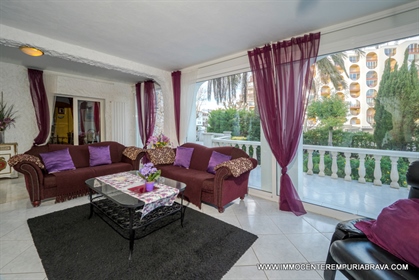 Villa with large lot near the beach