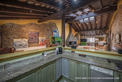Vilajuiga : Maison de village entièrement rénové