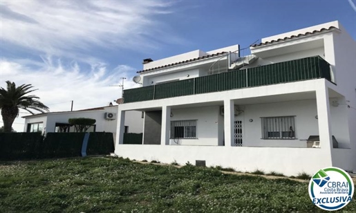 Magnificent renovated villa in Mas Busca Roses