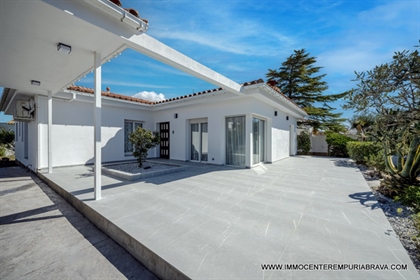 Magnificent villa near the center completely renovated