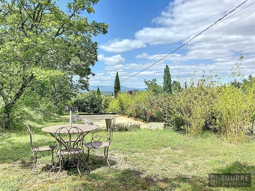 Villa met uitzonderlijk uitzicht en idyllische omgeving