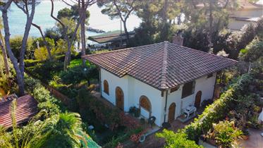 Eine exklusive Villa mit Blick auf das Meer von Castiglioncello