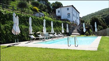 Farmhouse for sale in the countryside of Pisa