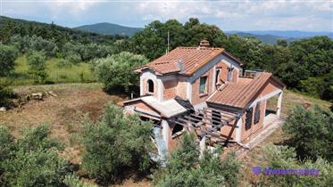 Villa under construction with land, in a panoramic position