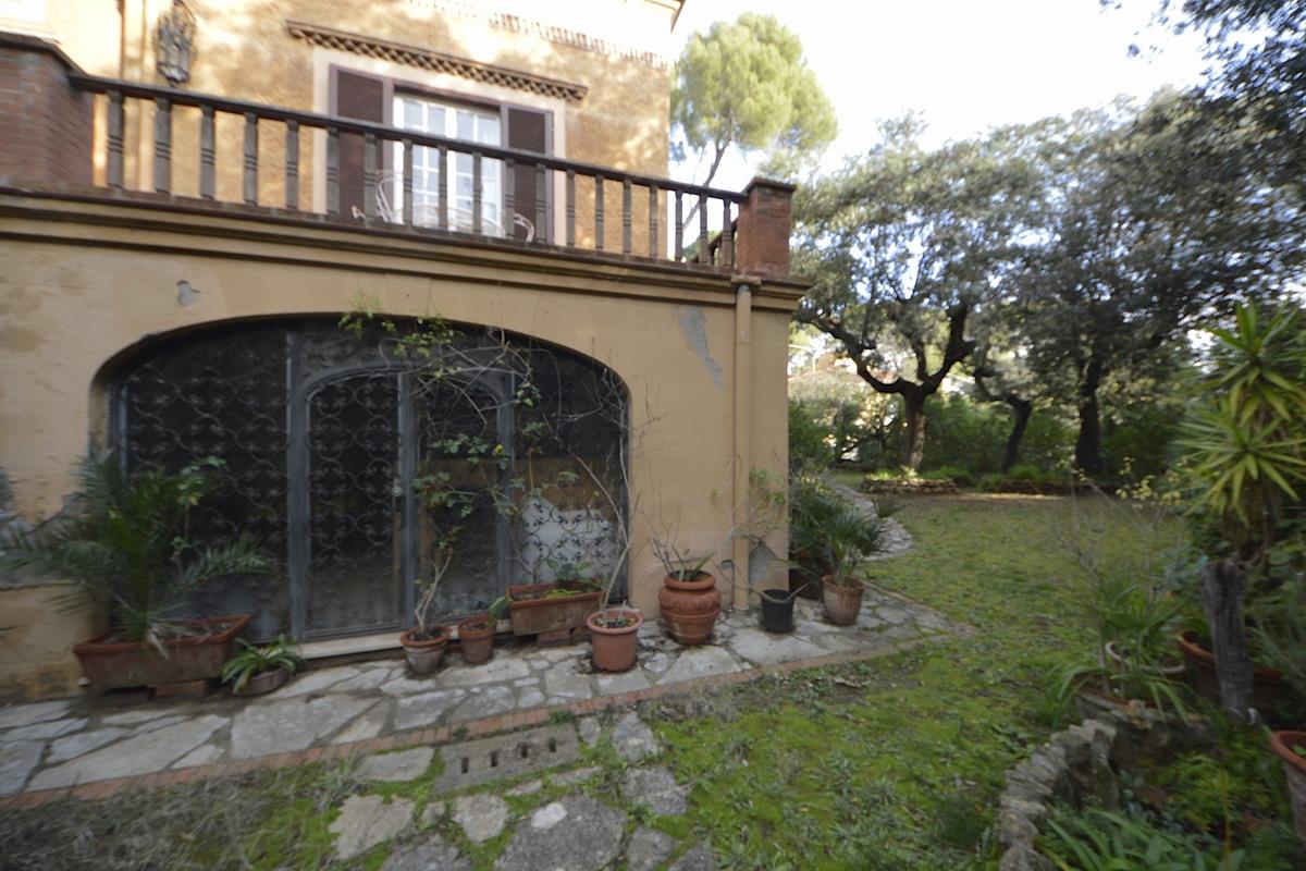 Historic villa with sea view and large garden