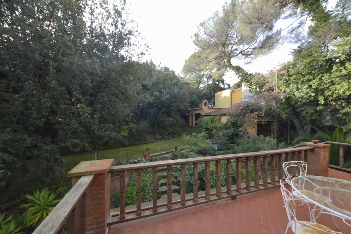 Historic villa with sea view and large garden