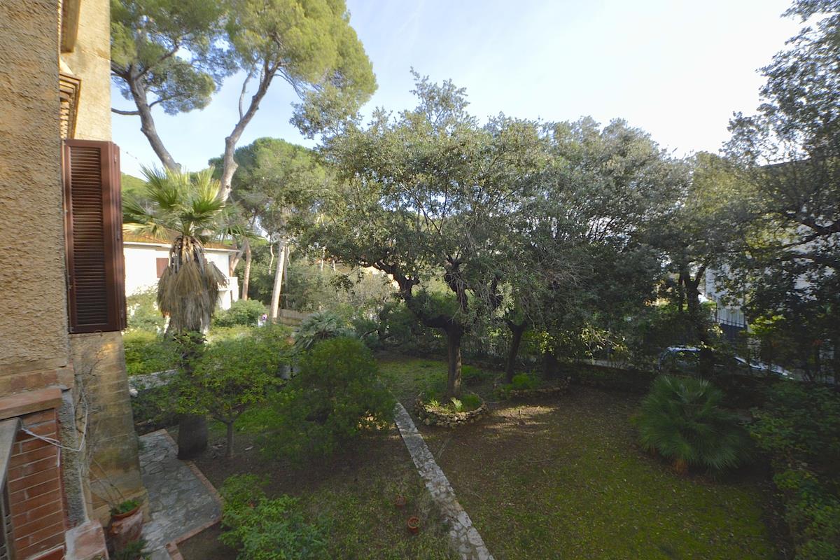 Historic villa with sea view and large garden