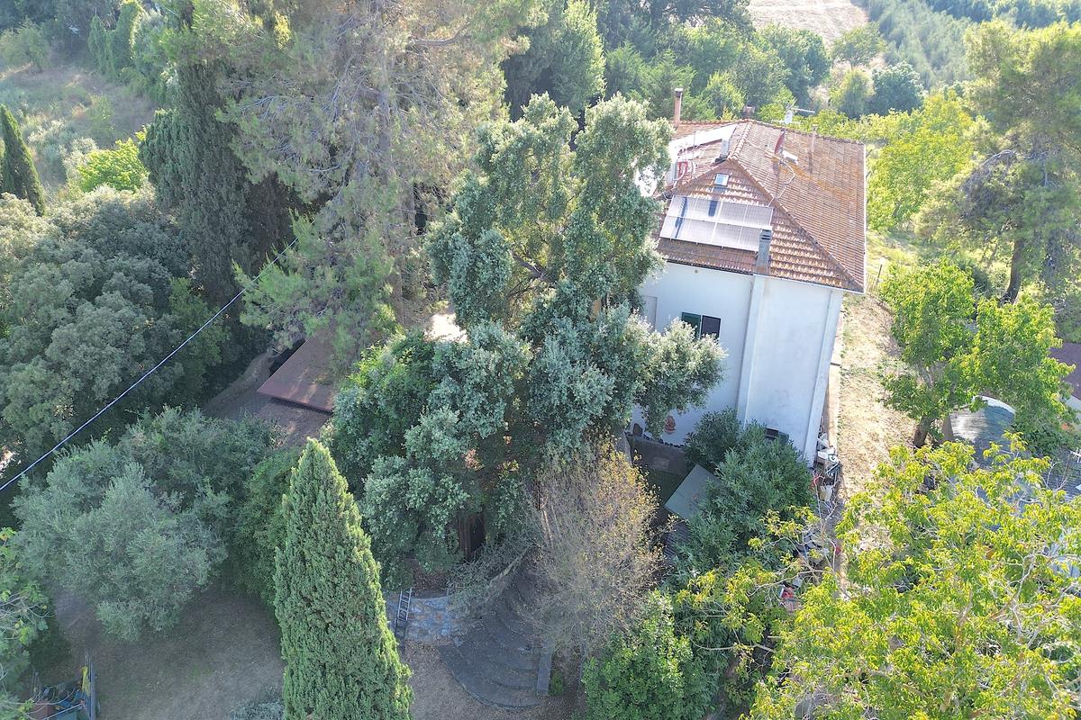 Portion of villa with private park 