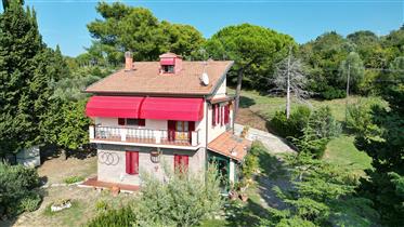 A charming villa with panoramic views in the countryside of Castellina Marittima