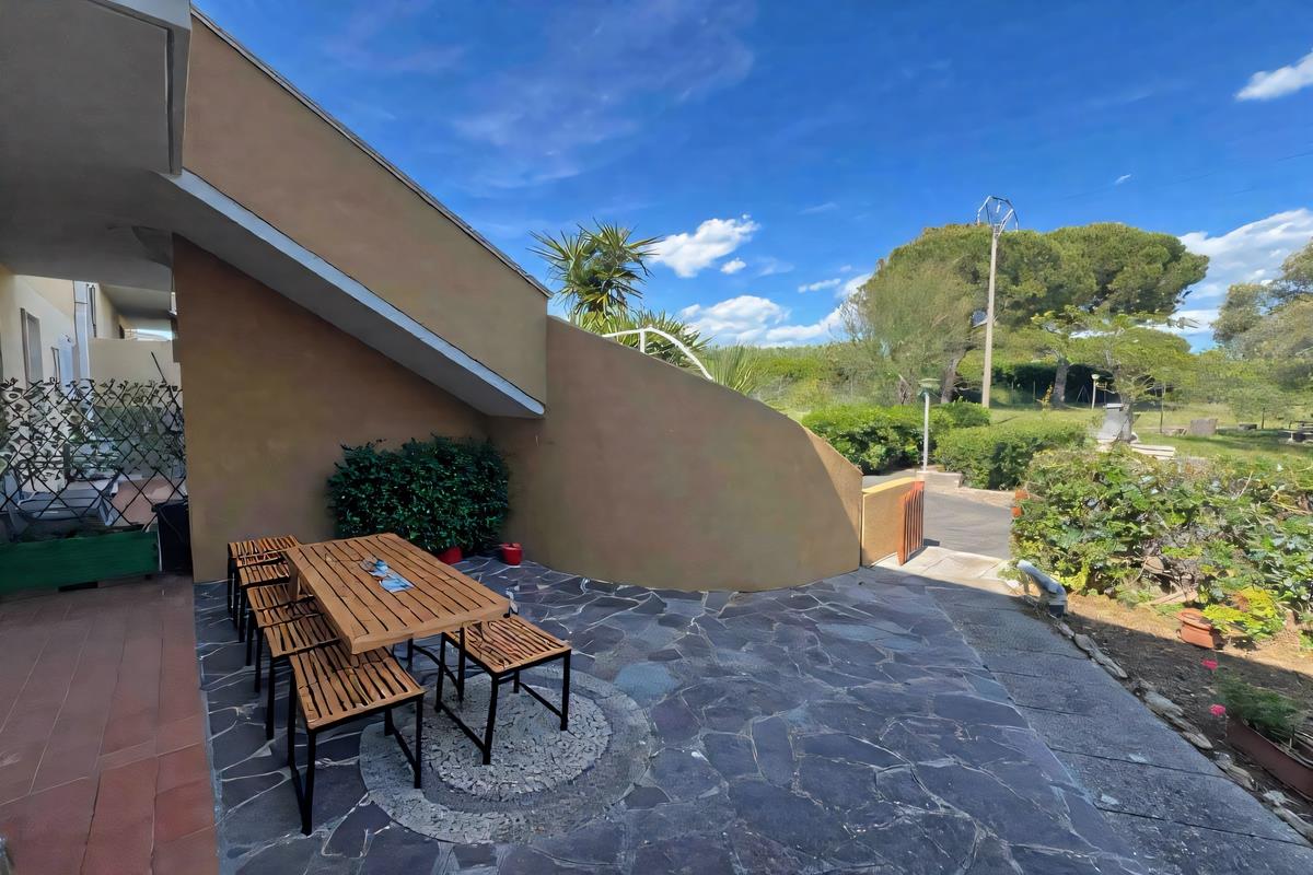 Apartment with garden and parking space in Castiglioncello