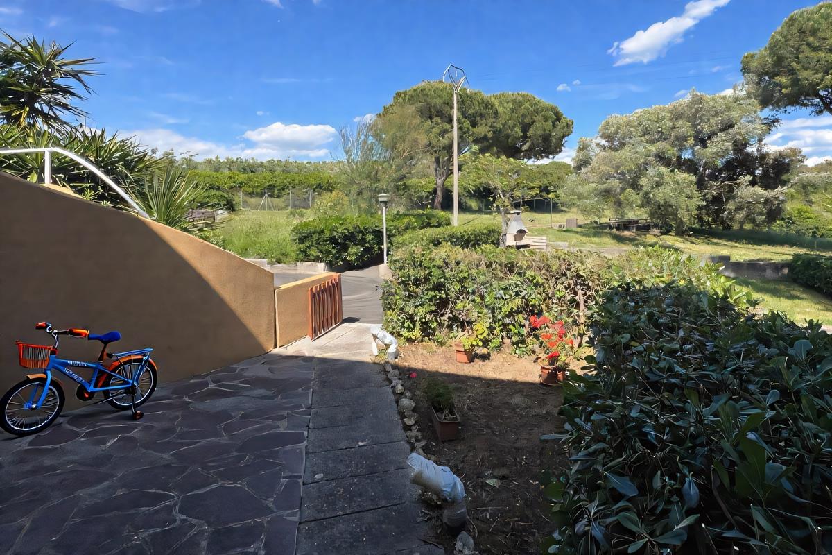 Apartment with garden and parking space in Castiglioncello