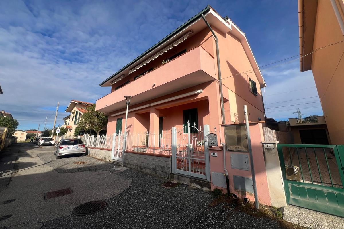 Asunto meren lähellä Caletta di Castiglioncellossa 