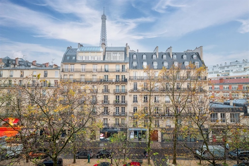 Par061 - Appartement rénové à vendre à Paris 7