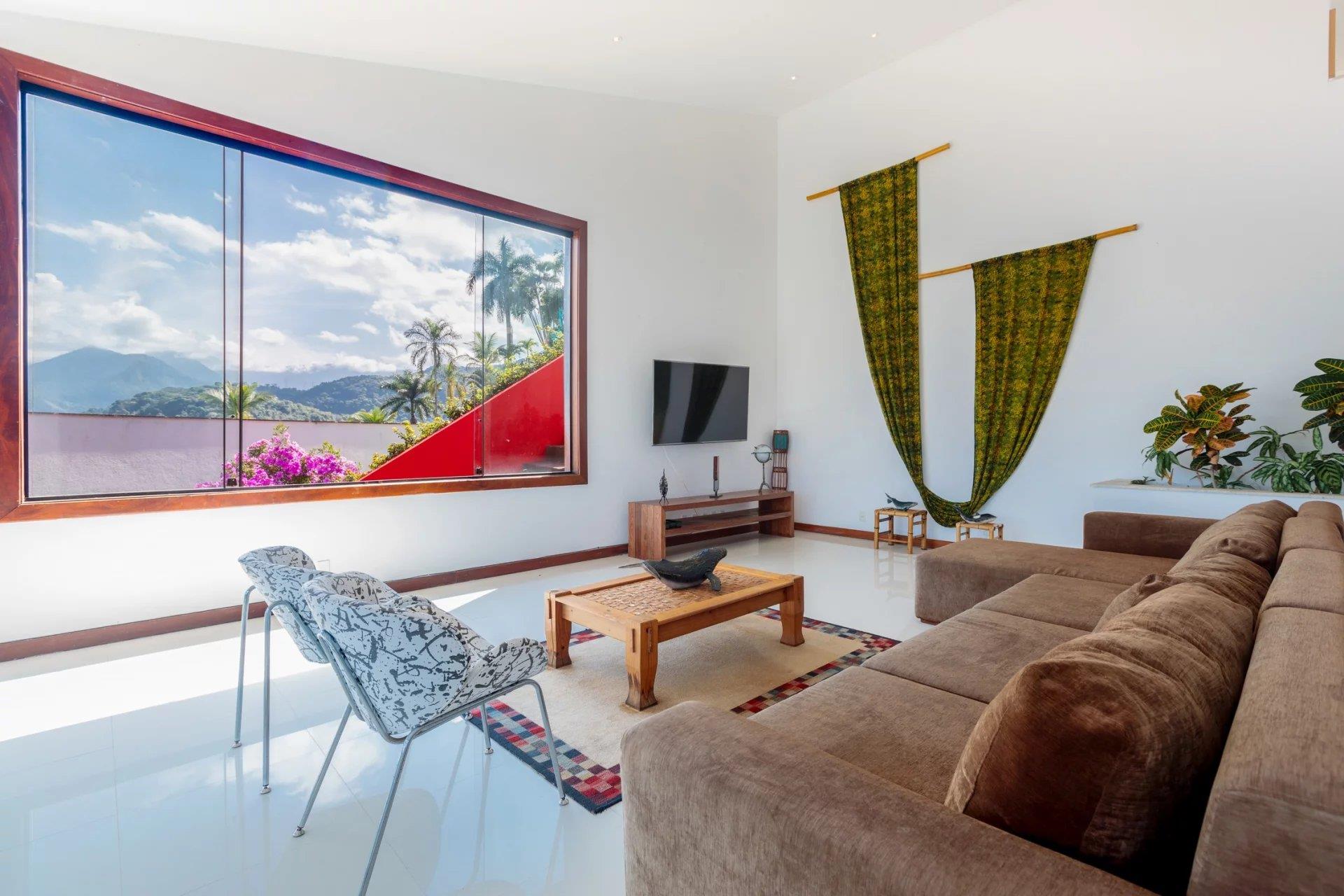Ang006 - Magnificent 8 bedroom house with pool in Angra