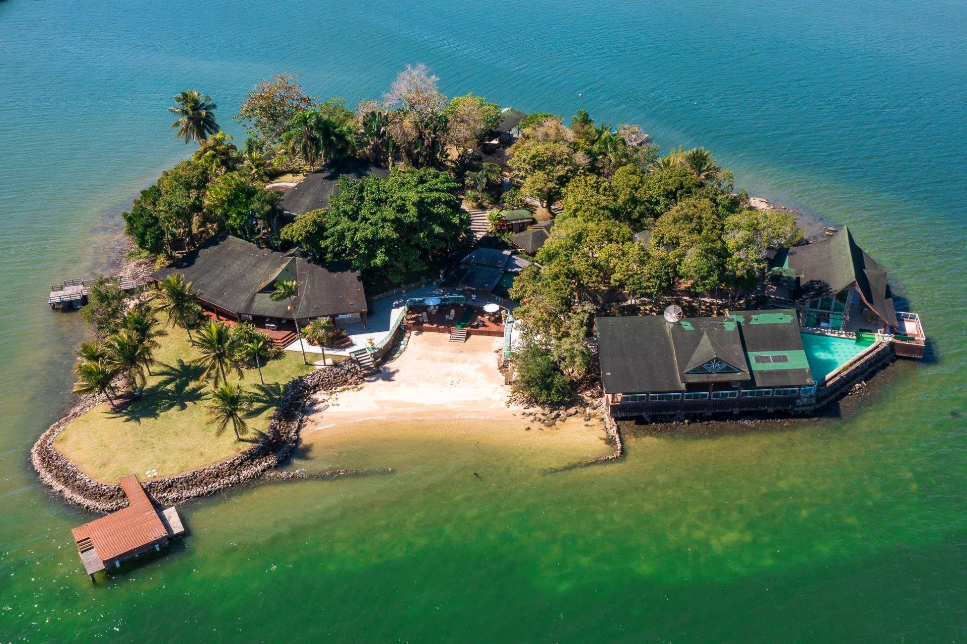 Ang004 - Splendid island with 9 suites in Angra