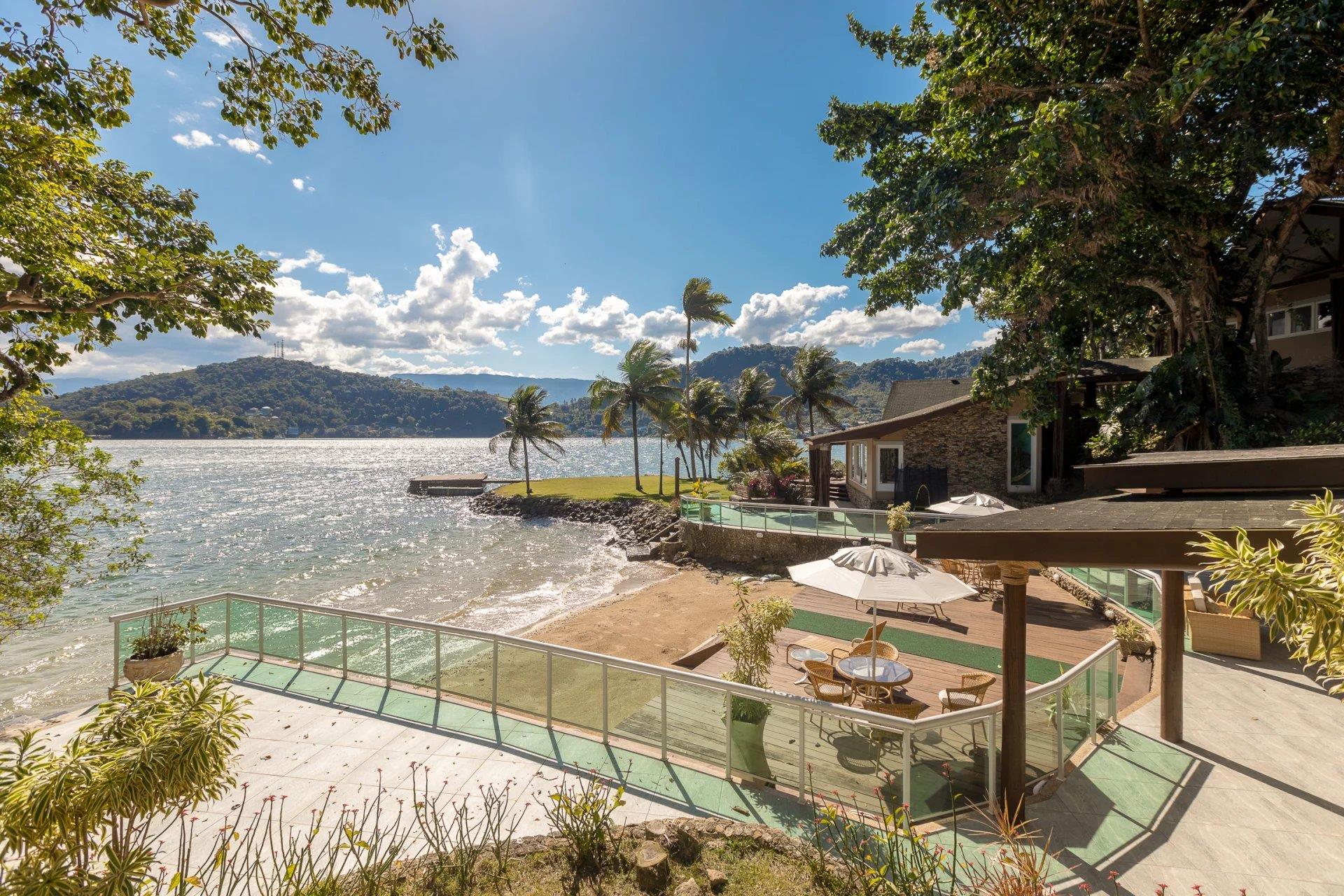 Ang004 - Splendid island with 9 suites in Angra