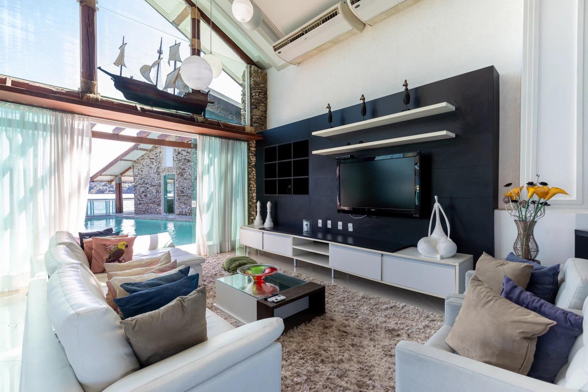Ang004 - Splendid island with 9 suites in Angra