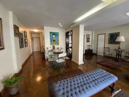 Rio213 - Classic 3-bedroom apartment in Leblon