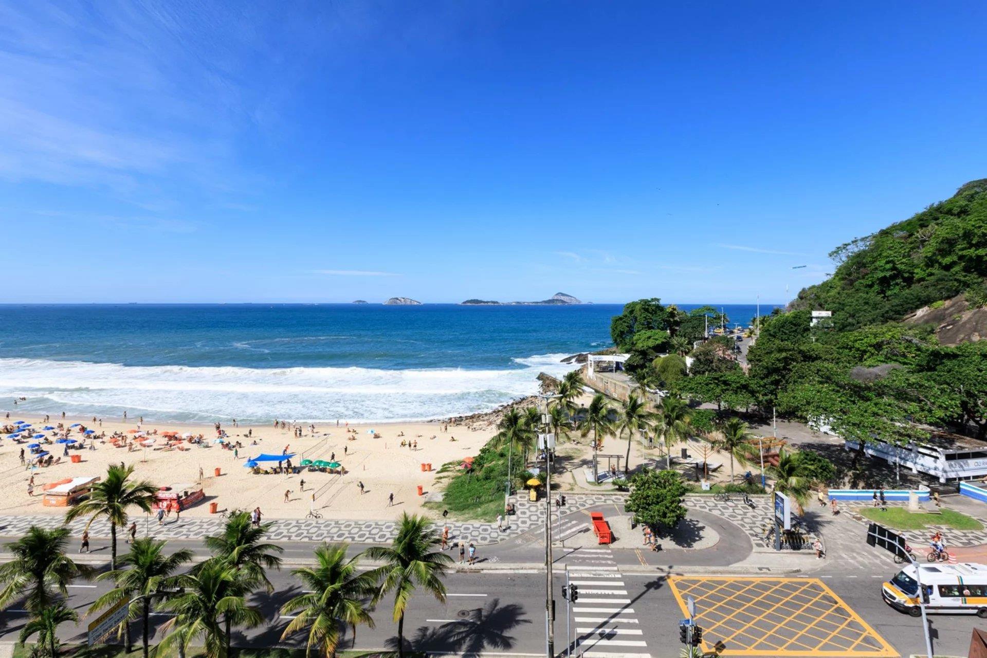 Rio463 – Seafront Duplex Penthouse in Leblon