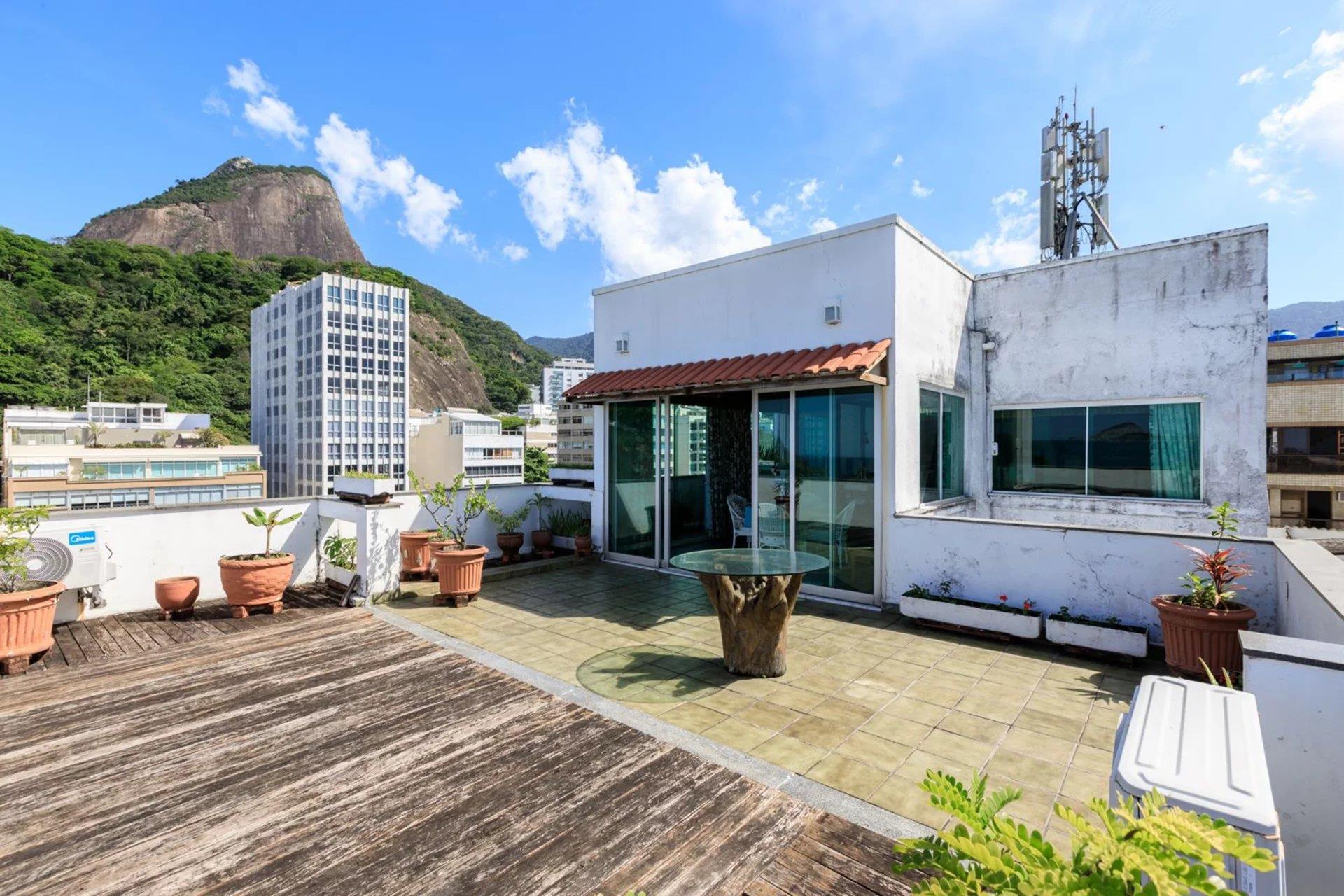 Rio463 – Seafront Duplex Penthouse in Leblon