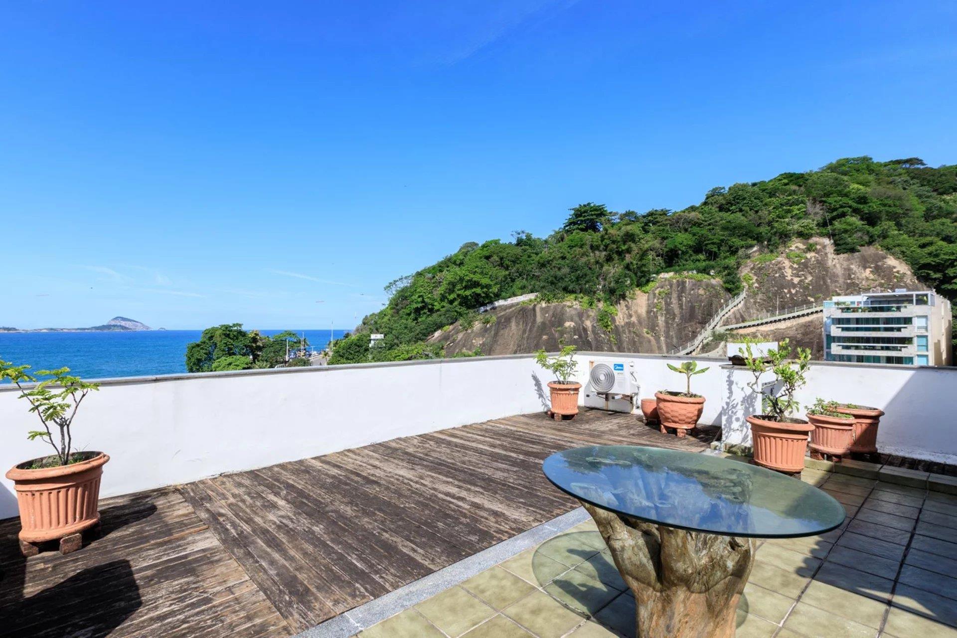 Rio463 – Seafront Duplex Penthouse in Leblon