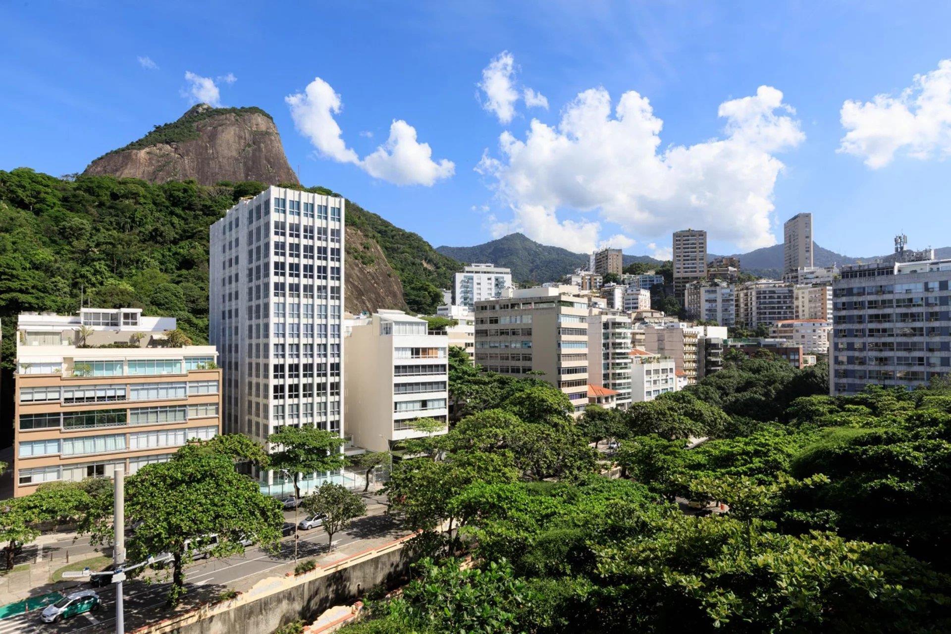 Rio463 – Seafront Duplex Penthouse in Leblon
