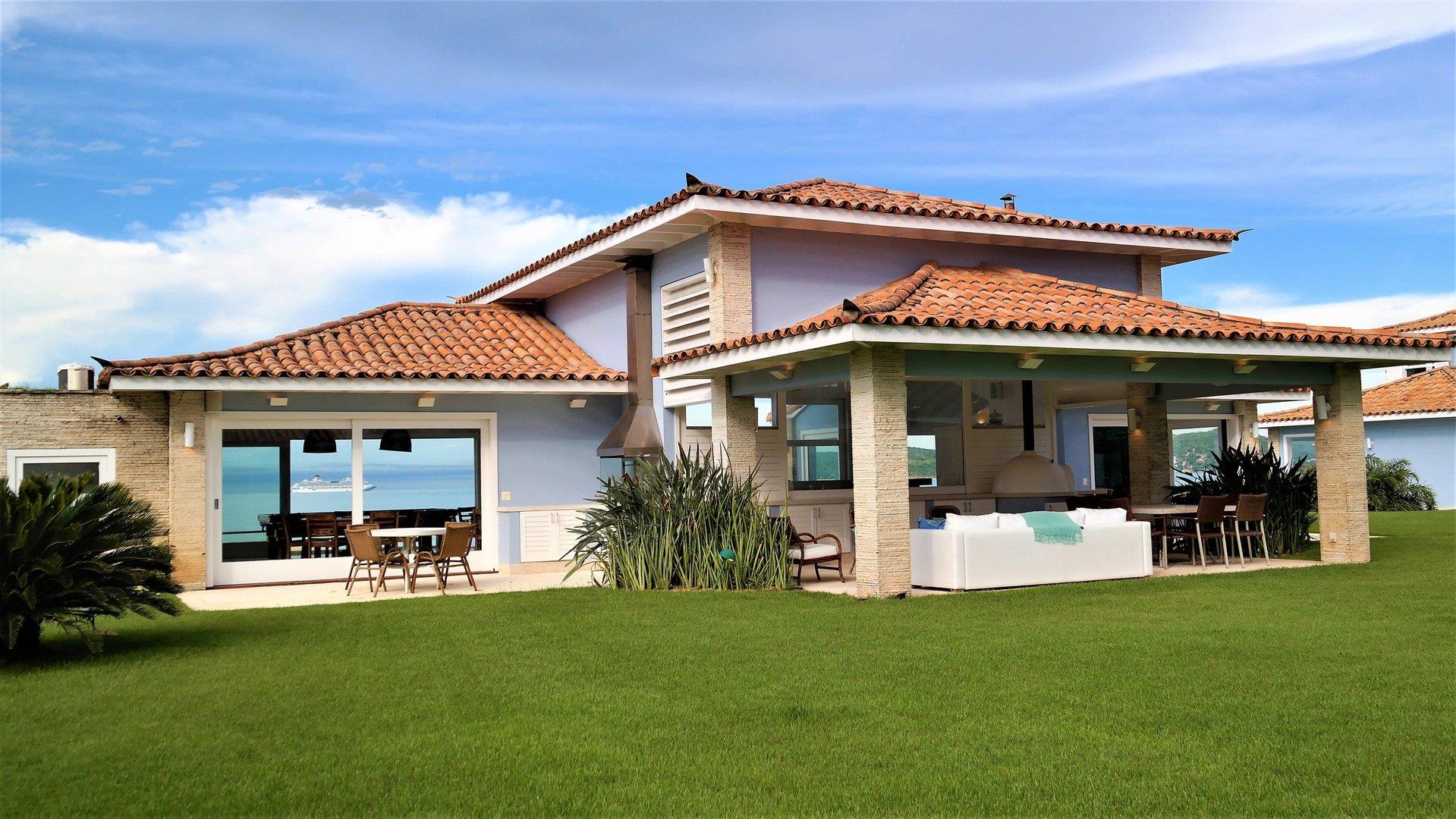 Buz043 - Luxury villa with sea front pool in Buzios