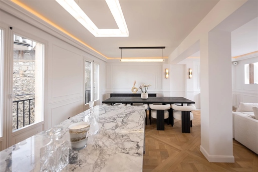 Par305 - Atico de 3 habitaciones en Paris 8