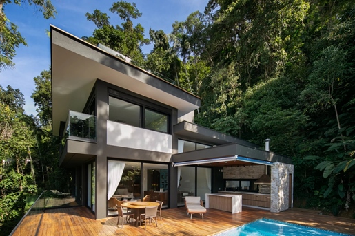 Gua002 - Luxurious condominium mansion in Guarujá