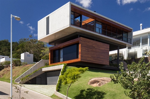 Flo600 - Casa de arquitectura premiada en Cacupé, Florianópolis