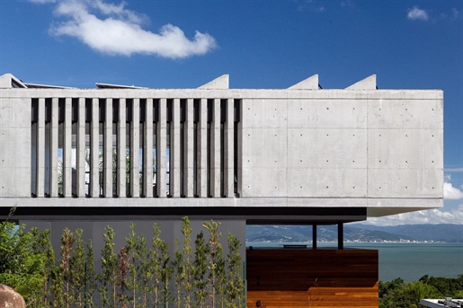 Flo600 - Casa de arquitectura premiada en Cacupé, Florianópolis