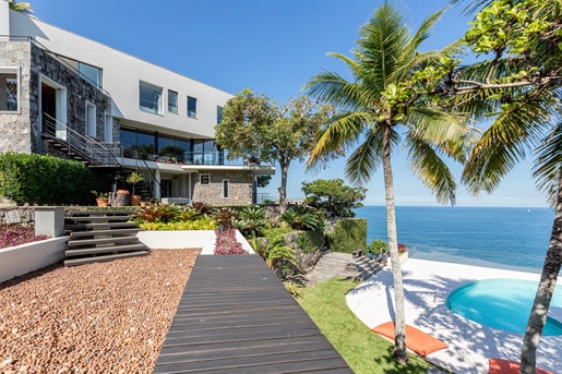 Rio005 - Contemporary mansion in Joá overlooking the ocean