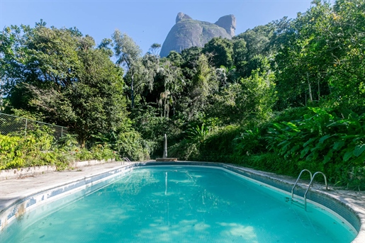 Rio132 - Casa em meio à natureza em São Conrado