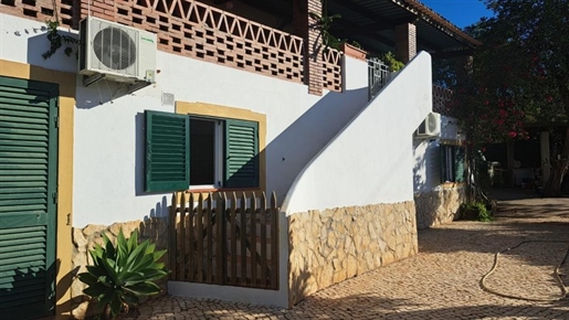 Maison T4+1 près de Santa Bárbara de Nexe