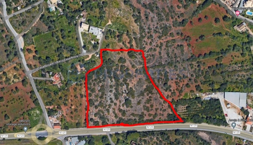 Plot of land next to the national road 125, in Patã de Cima.