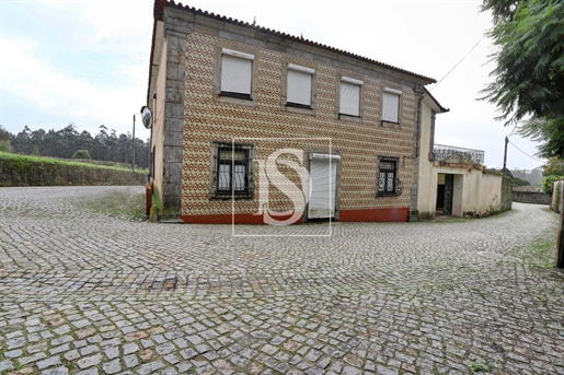 House to Restore 8 Bedrooms in Gião