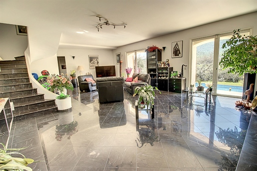 Exclusivity House 7 room(s) 325m² - Outbuilding - Basement - Workshop - Garage - Swimming pool