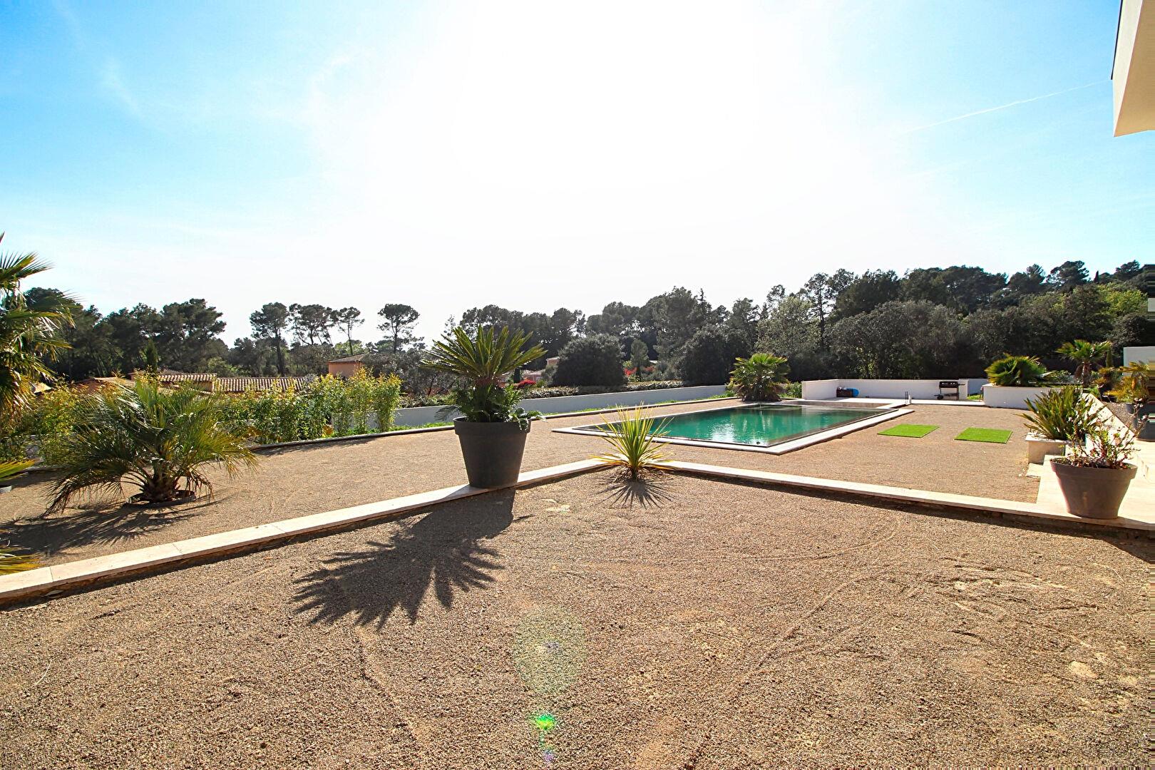 Lorgues - Exceptional contemporary villa with top-of-the-range services