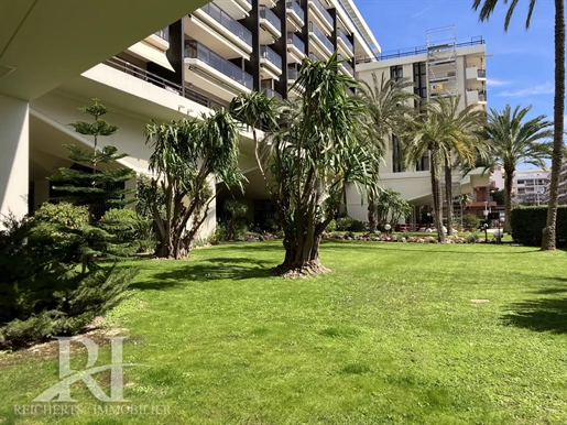Cannes Croisette / Large 1 bedroom apartment with garage in a luxury residence behind the Croisette