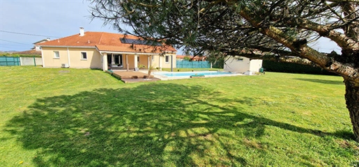 Contemporary house of 116 m² with swimming pool and garage on a plot of 2,000 m²