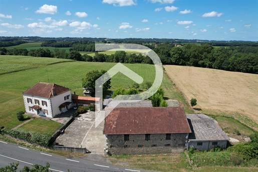 Béarnaise property on 3.6 hectares of meadows.