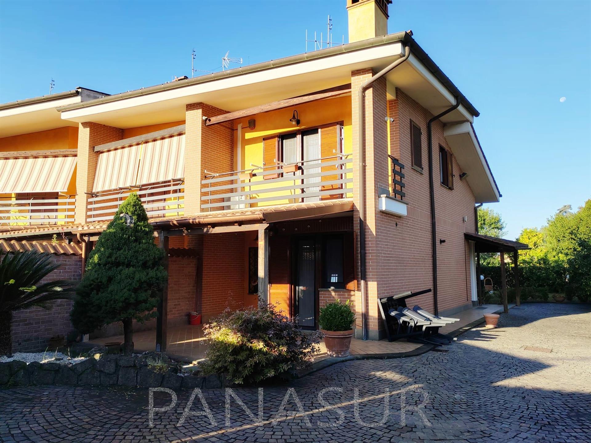 Дженцано ди Рома – ъглова част от къща