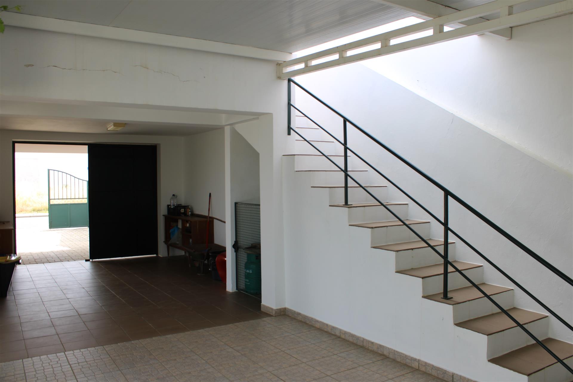 Bm174 – Charming 4-Bedroom Villa with Annexe in Prime Ourique Location