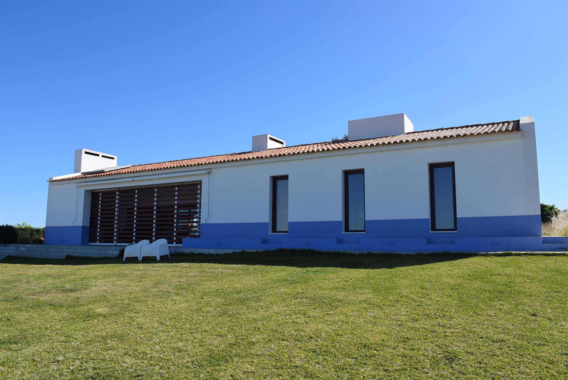 Bm173 – Elevated 4-Bedroom Villa with Private Lake & Pool on 2.5 Hectares with Panoramic Views