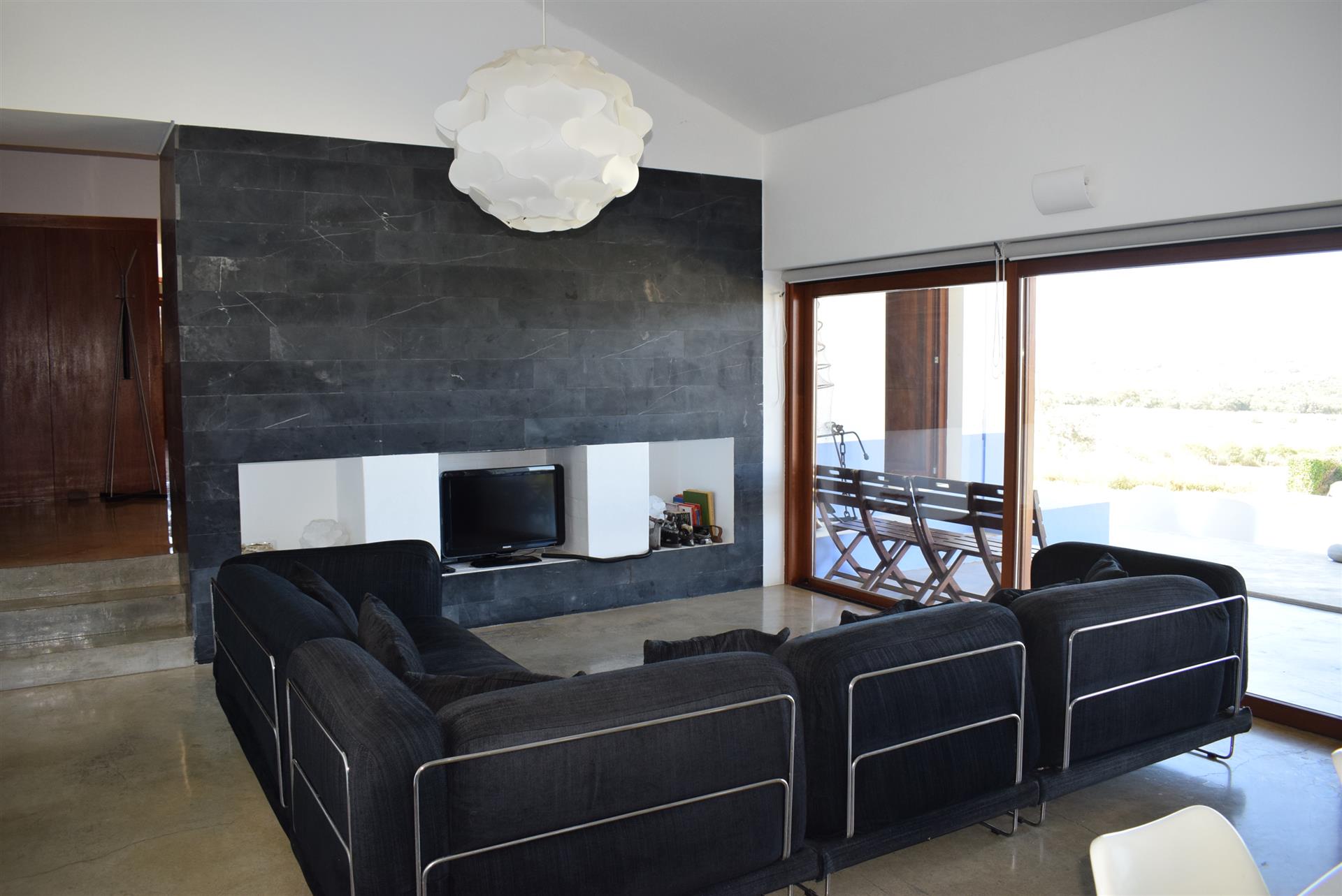 Bm173 – Elevated 4-Bedroom Villa with Private Lake & Pool on 2.5 Hectares with Panoramic Views