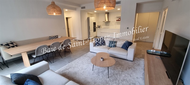 Hervorragende 120 m2 große Wohnung mit Terrasse von fast 100 m2 im Zentrum von Saint-Tropez