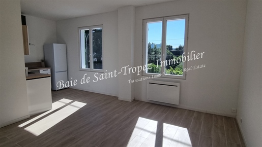 Apartamento reformado de 3 habitaciones, playa a pie.