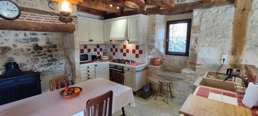 Saint-Sozy - 3 bedroom stone house ready to move into with view on foot to the river