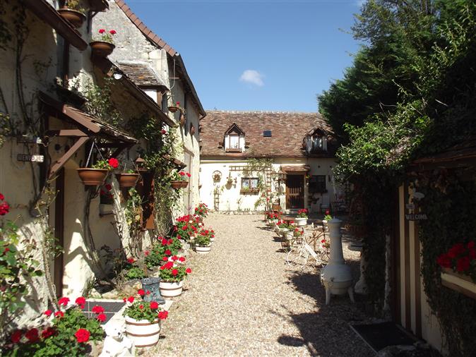 4/5 Bedroom Rural Farmhouse + 3 Bed Guest House/ Gite + Barn & Outbuildings